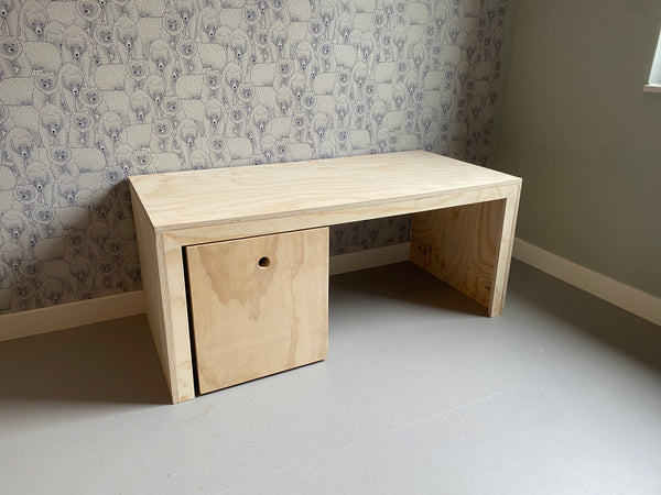 Kinderbureau van Fins Grenen