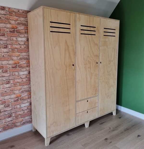 3-Deurs Kledingkast met 2 lades van Fins Underlayment